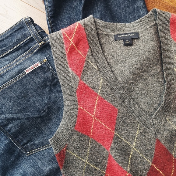 Banana Republic Sweaters - Banana Republic Sweater Vest